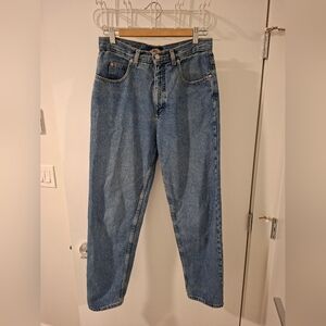 Vintage Capezio Classic Mid-wash Blue Mom/Barrel-leg Jeans (Size 30/US 10)